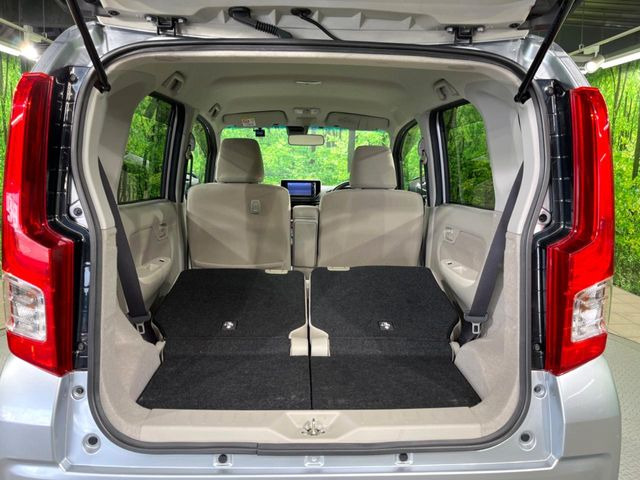 ���i�̂���������ʋ΁A���}���ɏ\���ȉ׎��X�y�[�X���m�ۂ��Ă���܂��B�Z�J���h�V�[�g��|���ƁA�傫�ȉו��̐ύڂ��\�ł���