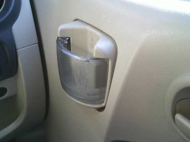 �h�A�̓����ɃJ�b�v�z���_�[����������Ă��܂�!