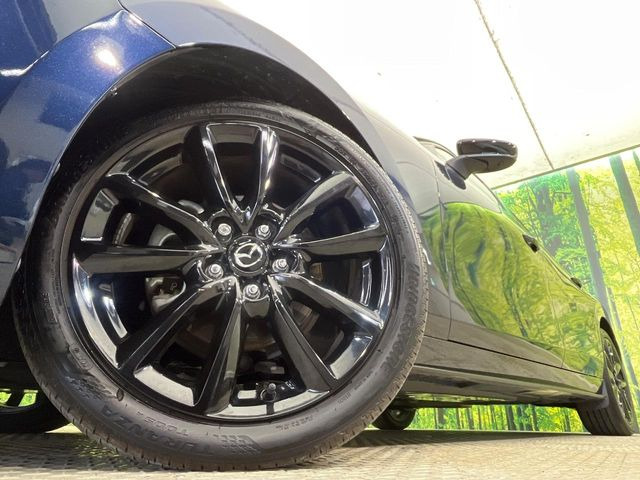 �y�O���[�h��p����18�C���`�A���~�z�C�[���z�f�U�C�����̍��������A���~�z�C�[���𑕒����Ă���܂��B�e��ЊO�A���~�z�C�[����A�X�^�b�h���X�^�C�����戵�����Ă���܂��B���񂲑��k����������