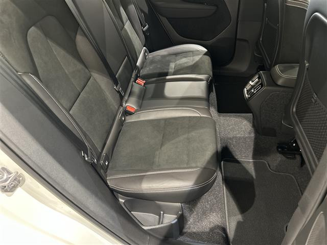 XC40B4 AWD Rデザイン 4WD