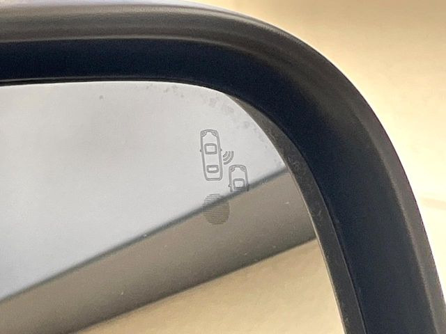 ���u���C���h�A�V�X�g�Z���T�[:���p����̎Ԃ����m���A�h���C�o�[���Ԑ��ύX���s���ۂɁA�x�����Ƌ��ɒ��ӂ𑣂��Ă������S�x���@�\�ł�!