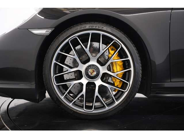 ����20�C���` �^�[�{S�Z���^�[���b�N���b���z�C�[���𑕔��B���o�I�Ȕ��͂Ƒ��s���萫�𗼗����������ł��B