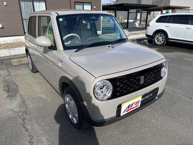 ���ʎԂ́u�T�[�r�X�J�[�G���Y �{�X�v�A�y�����Ԃ́u�T�[�r�X�J�[�G���Y �����X�v���炨�T�������܂��B