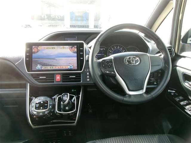 ヴォクシー1.8 ハイブリッド ZS 煌