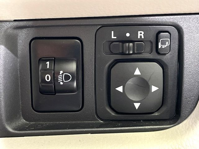 �y�d���i�[�~���[�z�T�C�h�~���[�͓d���i�[���ƂȂ��Ă���A�������ԏ�ł��L�Y�������X�N��}�����܂��B