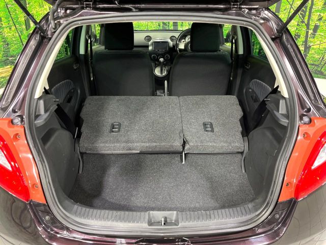 ���i�̂���������ʋ΁A���}���ɏ\���ȉ׎��X�y�[�X���m�ۂ��Ă���܂��B�Z�J���h�V�[�g��|���ƁA�傫�ȉו��̐ύڂ��\�ł���