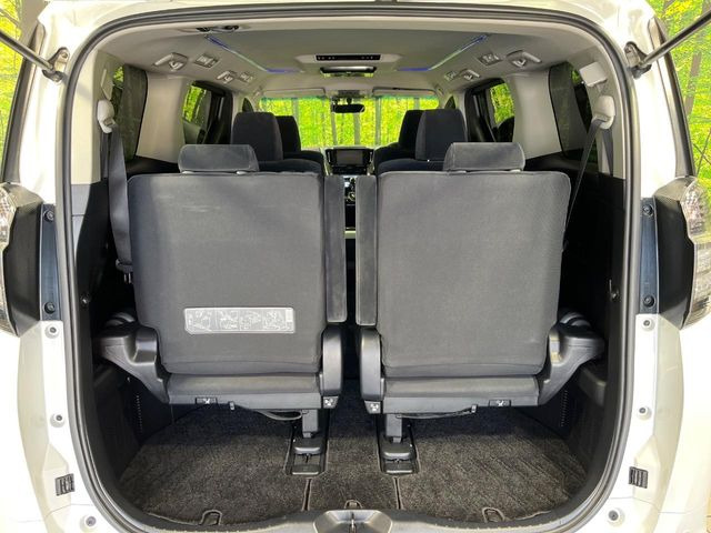 ���i�̂���������ʋ΁A���}���ɏ\���ȉ׎��X�y�[�X���m�ۂ��Ă���܂��B�Z�J���h�V�[�g��|���ƁA�傫�ȉו��̐ύڂ��\�ł���