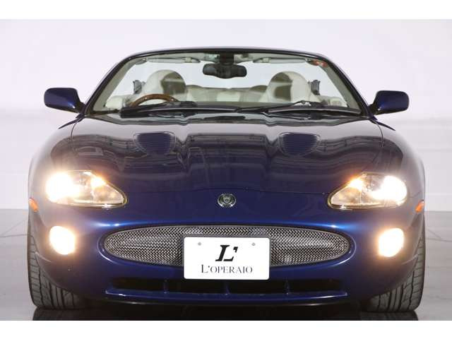 �W���K�[XKR�̃f�U�C���́A�W���K�[�Ђ̓����̃`�[�t�f�U�C�i�[�ɂ����̂ŁA�D�낳�ƃX�|�[�e�B���𗼗��������������t�H�����������ł��B