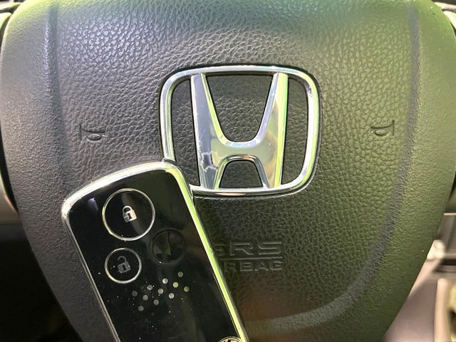 �yHonda�X�}�[�g�L�[�z�J�o����|�P�b�g�ɓ��ꂽ�܂܂ł��h�A�̎{���E�������\�ȃX�}�[�g�L�[�𑕔��B�G���W���̃I���E�I�t�����J�M�����o���K�v����������Ƃ��Ă��֗��ł���