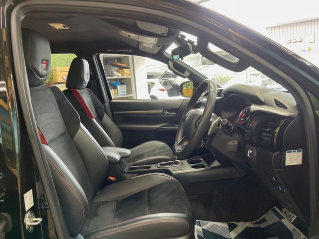 �y�n�[�t���U�[�V�[�g�z�������ƍ���S�n�𗼗������l�C�̃V�[�g���w�ʁE���ʂ̃t�@�u���b�N�f�ނ́A�ʋC���̗ǂ��⊊��ɂ����ɗD��Ă��܂��B�C���╞���ɍ��E���ꂸ���K�ɂ���肢�������܂��B