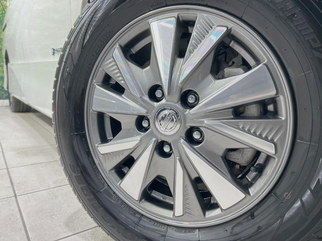 �y����15�C���`�A���~�z�C�[���z�O�ςɃ}�b�`���������A���~�z�C�[���𑕒����Ă���܂��B�e��ЊO�A���~�z�C�[����A�X�^�b�h���X�^�C�����戵�����Ă���܂��B���񂲑��k����������