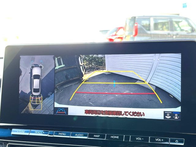 【パノラミックビューモニター】専用のカメラにより、上から見下ろしたような視点で360度クルマの周囲を確認することができます☆死角部分も確認しやすく、狭い場所での切り返しや駐車もスムーズに行えます。