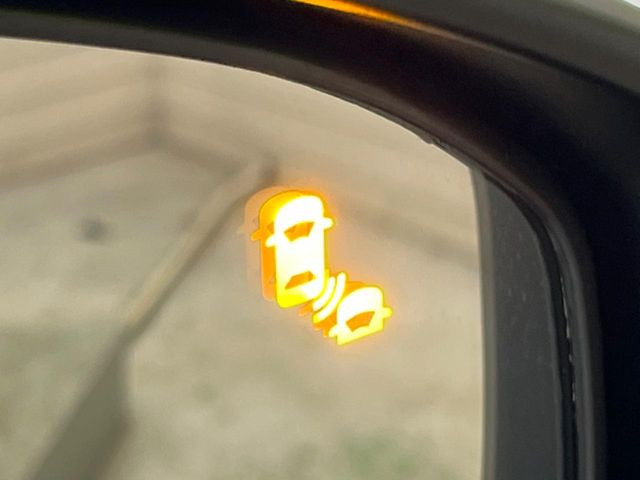 �y�u���C���h�X�|�b�g�C���t�H���[�V�����z���s���A�h�A�~���[�̎��p�ɂȂ�₷���ӏ��Ɍ㑱�Ԃ��ڋ߂���ƃT�C�h�~���[�t�߂Ɍx����\���A�h���C�o�[�ɒ��ӊ��N�����Ă���܂��B