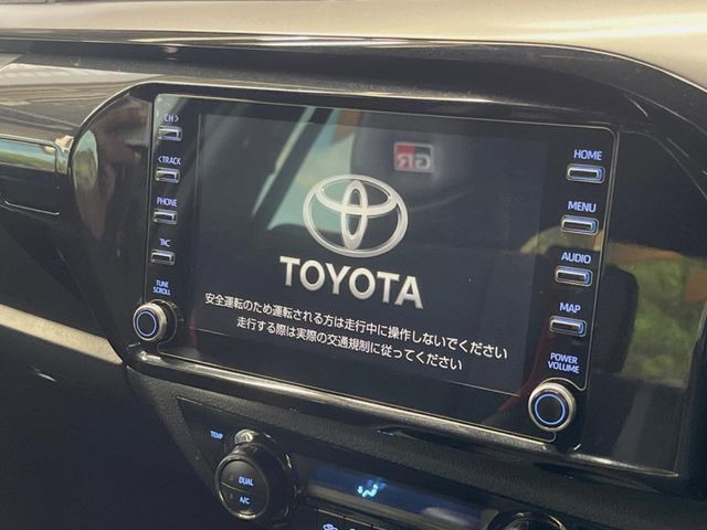 �y8�C���` �f�B�X�v���C�I�[�f�B�I�z���ʂ̃f�B�X�v���C��AppleCarPlay��AndroidAuto�����p�\�B�傫�ȉ�ʂŃX�}�z�i�r�A�v���������p���������܂���