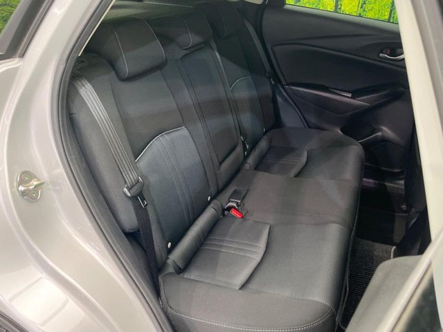 �R���p�N�g�J�[�ł����A�Z�J���h�V�[�g�͏\���ȍL����������K�ɂ���肢�������܂���V�[�g��|���đ傫�ȉו���ς񂾂�ƁA�p�r�̕����L��1��ł��B