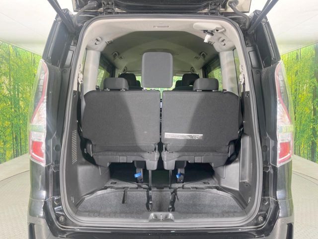 普段のお買い物や通勤、送迎等に十分な荷室スペースを確保しております。セカンドシートを倒すと、大きな荷物の積載も可能です♪