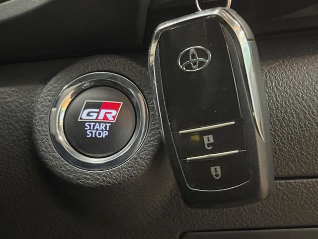 �y�X�}�[�g�L�[�z�J�o����|�P�b�g�ɓ��ꂽ�܂܂ł��h�A�̎{���E�������\�ȃX�}�[�g�L�[�𑕔��B�G���W���̃I���E�I�t�����J�M�����o���K�v����������Ƃ��Ă��֗��ł���