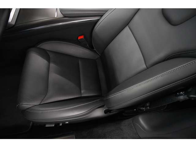 �u���b�N���U�[�ł܂Ƃ߂�ꂽ�V�[�g�͍��������o���A��������Ƃ����z�[���h�������˔����Ă���̂ŁA�����Ԃ̈ړ�����ɂȂ�܂���B