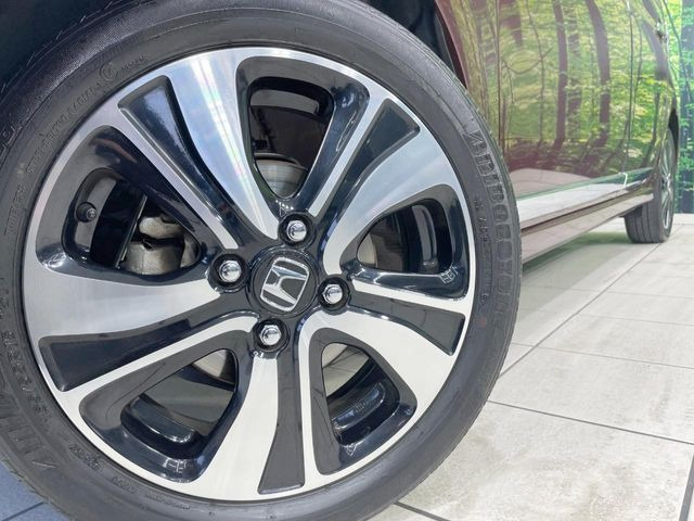 �y����15�C���`�A���~�z�C�[���z�O�ςɃ}�b�`���������A���~�z�C�[���𑕒����Ă���܂��B�e��ЊO�A���~�z�C�[����A�X�^�b�h���X�^�C�����戵�����Ă���܂��B���񂲑��k����������