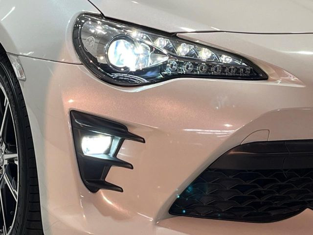 �yLED�w�b�h���C�g�z���V����ԑ��s�����ǍD�Ȏ��E���m�ۂ����S���ĉ^�]�ł��鍂�P�xLED�w�b�h���C�g�𑕔�!�_�����x�������A����d�͂��}�����Ă��܂��B