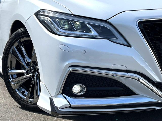 【三眼LEDヘッドライト】スタイリッシュな見た目の三眼LEDヘッドライトを装備♪スタイルだけでなく、夜間の走行も視界良好で安心してお乗りいただけます。