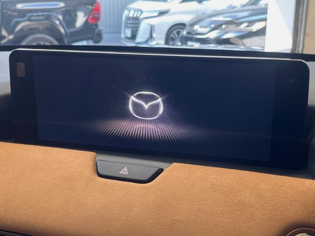 �y12.3�C���`�}�c�_�R�l�N�g�z�ԓ��̕��͋C�Ƀ}�b�`������^�f�B�X�v���C�B�X�}�z�ڑ��ł̃i�r�g�p��Bluetooth�Đ����A�l�X�ȋ@�\���y���߂܂��B�����I�ȃ_�C�������삪�\�ŁA�g��������ǍD�ł��B