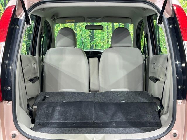 ���i�̂���������ʋ΁A���}���ɏ\���ȉ׎��X�y�[�X���m�ۂ��Ă���܂��B�Z�J���h�V�[�g��|���ƁA�傫�ȉו��̐ύڂ��\�ł���