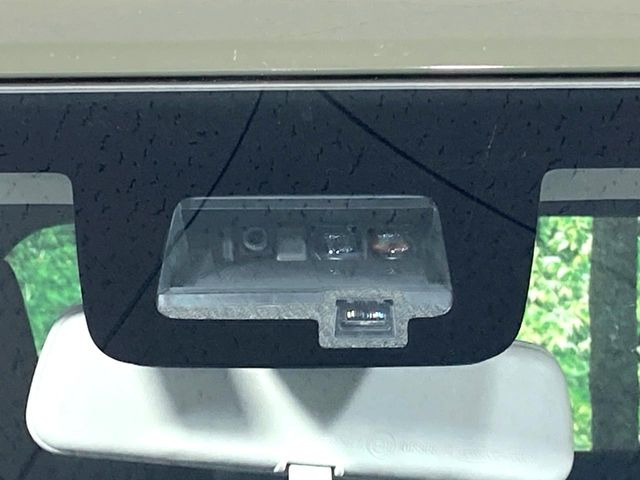 【スズキ セーフティサポート】走行中に前方の車両等を認識し、衝突しそうな時は警報とブレーキで衝突回避と被害軽減をアシスト。より安全にドライブをお楽しみいただけます。