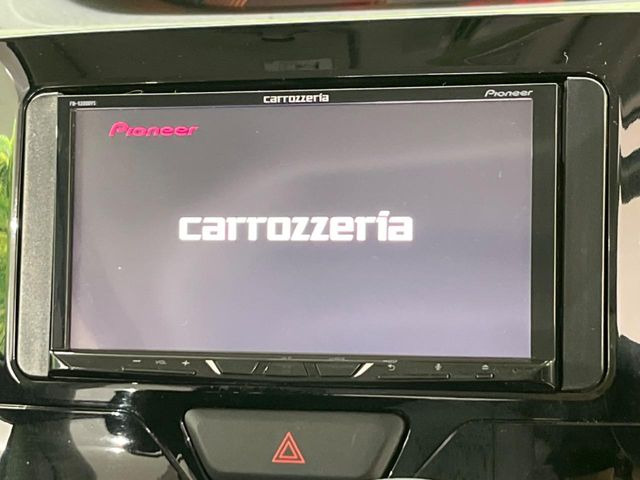 【ディスプレイオーディオ】視認性が高いディスプレイオーディオを装備♪操作性も良好で直感的なソース選択が可能です。