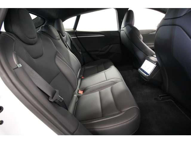 �����̃X�y�[�X���������Ƃ��Ă���̂͌㕔���Ȃ����l�B�����Ԃ̈ړ������K�ɃT�|�[�g���Ă���܂��B