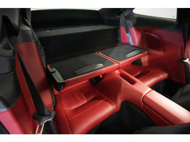 PCCB������A�����͂ƌy�ʉ��������B�㕔���Ȃɏ���Ă��Ă��X�gt���X�����������܂���B