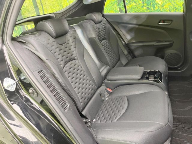 後部座席も気になるようなキズ・汚れやへたり等、大きなダメージはなく、良好な状態です。