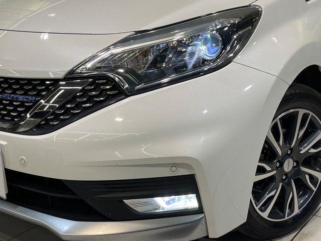 �yLED�w�b�h���C�g�z���V����ԑ��s�����ǍD�Ȏ��E���m�ۂ����S���ĉ^�]�ł��鍂�P�xLED�w�b�h���C�g�𑕔�!�_�����x�������A����d�͂��}�����Ă��܂��B