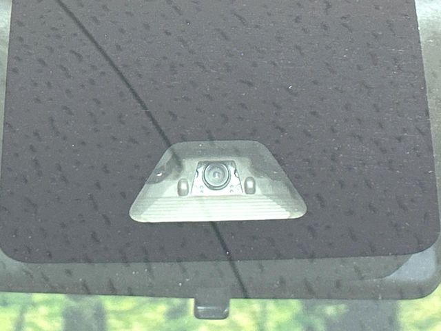 �y�X�}�[�g�A�V�X�g�z���s���ɑO���̎ԗ�����F�����A�Փ˂������Ȏ��͌x��ƃu���[�L�ŏՓˉ���Ɣ�Q�y�����A�V�X�g�B�����S�Ƀh���C�u�����y���݂��������܂��B