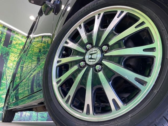 �y����15�C���`�A���~�z�C�[���z�O�ςɃ}�b�`���������A���~�z�C�[���𑕒����Ă���܂��B�e��ЊO�A���~�z�C�[����A�X�^�b�h���X�^�C�����戵�����Ă���܂��B���񂲑��k����������