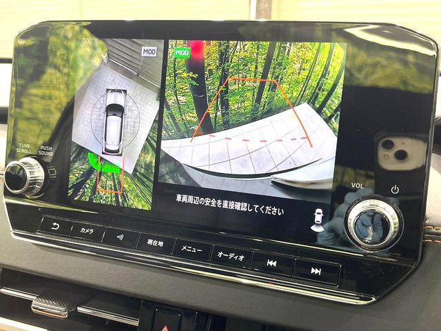【マルチアラウンドモニター】専用のカメラにより、上から見下ろしたような視点で360度クルマの周囲を確認することができます☆死角部分も確認しやすく、狭い場所での切り返しや駐車もスムーズに行えます。