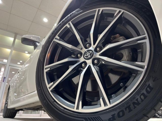 �y����17�C���`�A���~�z�C�[���z�O�ςɃ}�b�`���������A���~�z�C�[���𑕒����Ă���܂��B�e��ЊO�A���~�z�C�[����A�X�^�b�h���X�^�C�����戵�����Ă���܂��B���񂲑��k����������