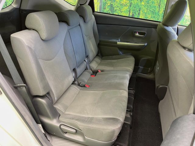 後部座席も気になるようなキズ・汚れやへたり等、大きなダメージはなく、良好な状態です。