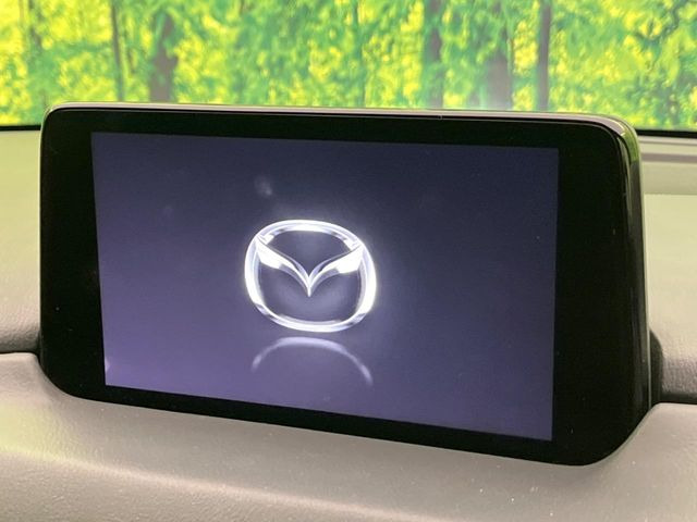 �y8�C���`�}�c�_�R�l�N�g�z�ԓ��̕��͋C�Ƀ}�b�`������^�̃f�B�X�v���C�B�X�}�z�ڑ��ł̃i�r�g�p��Bluetooth�Đ����A�l�X�ȋ@�\���y���߂܂��B�����I�ȃ_�C�������삪�\�ŁA�g��������ǍD�ł��B