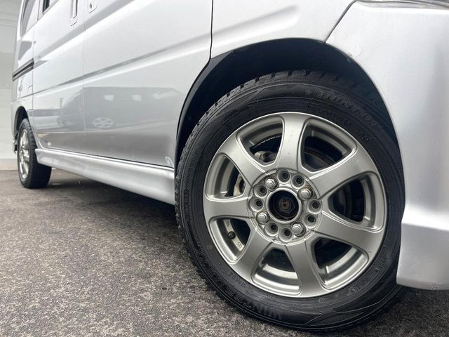 �O�ςɃ}�b�`�����A���~�z�C�[���𑕒����Ă���܂��B�e��A���~�z�C�[����A�X�^�b�h���X�^�C�����戵�����Ă���܂��B���񂲑��k����������