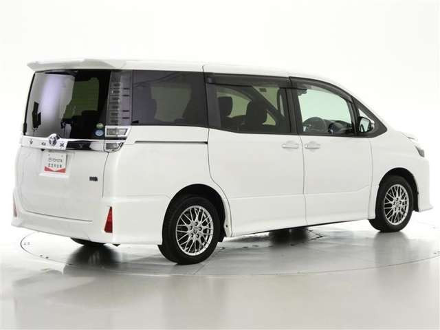 ヴォクシー1.8 ハイブリッド ZS 煌III