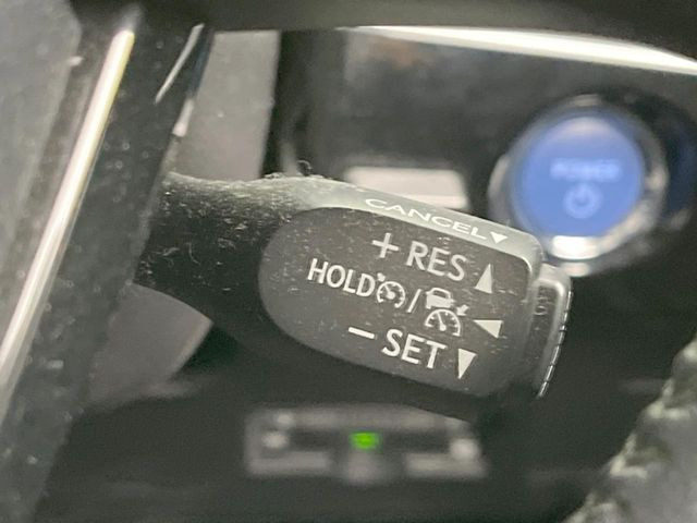 【レーダークルーズコントロール】高速道路での長距離走行が楽に!!自動で速度を保つクルーズコントロールが、衝突軽減システムと連携し、前方の車両を感知して車間を保つように速度調節してくれます!!