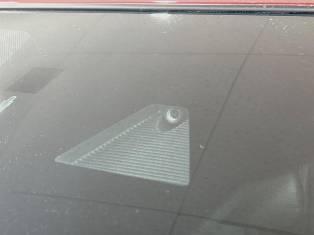 �y�X�}�[�g�u���[�L�T�|�[�g�z���s���ɑO���̎ԗ�����F�����A�Փ˂������Ȏ��͌x��ƃu���[�L�ŏՓˉ���Ɣ�Q�y�����A�V�X�g�B�����S�Ƀh���C�u�����y���݂��������܂��B