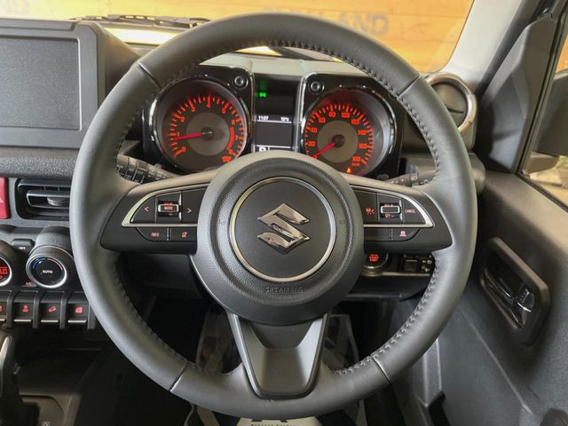 �y�����v�����X�e�A�����O�z�㎿�Ȋv���g�p���邱�ƂŁA��ɂ����������݂ƂĂ��^�]���₷���n���h���ł���