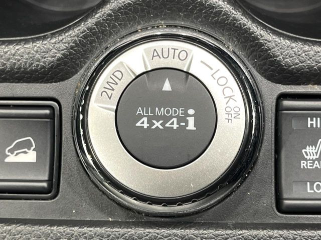 �y�I�[�����[�h4&times;4�z2WD/4WD���[�h����y�ɐ؂�ւ��\�B�R��d����2WD�A�X�^�b�N���ɖ𗧂�LOCK�AAUTO���[�h�ł�4WD�̔z���������Œ������A�H�ʏ󋵂��킸���肵��������T�|�[�g�B