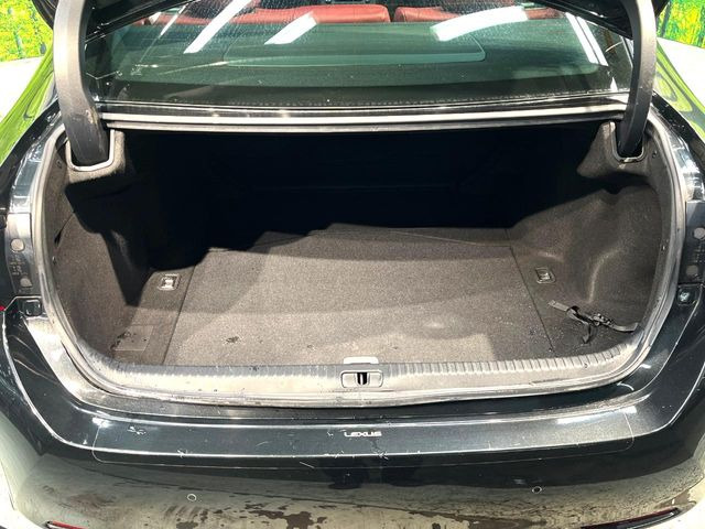 ���i�̂���������ʋ΁A���}���ɏ\���ȉ׎��X�y�[�X���m�ۂ��Ă���܂��B�傫�ȉו��̐ύڂ��\�ł���