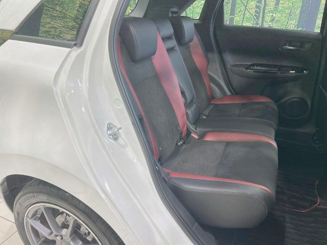 �R���p�N�g�J�[�ł����A�Z�J���h�V�[�g�͏\���ȍL����������K�ɂ���肢�������܂���V�[�g��|���đ傫�ȉו���ς񂾂�ƁA�p�r�̕����L��1��ł��B