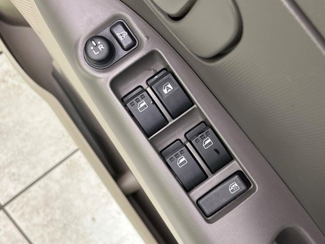 �y�d���i�[�~���[�z�T�C�h�~���[�͓d���i�[���ƂȂ��Ă���A�������ԏ�ł��L�Y�������X�N��}�����܂��B