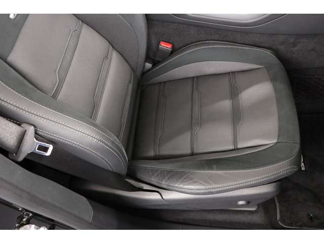 �����\�u���[�L�V�X�e��������ȃp���[���������萧�䂳��܂��B�A�������n�[�h�u���[�L���O�ł����肵�����\�𔭊����A�������s���̈��S���ɑ傫���v���������܂��B