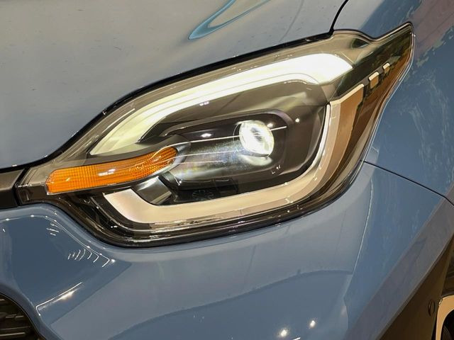 �yLED�w�b�h���C�g�z���V����ԑ��s�����ǍD�Ȏ��E���m�ۂ����S���ĉ^�]�ł��鍂�P�xLED�w�b�h���C�g�𑕔�!�_�����x�������A����d�͂��}�����Ă��܂��B